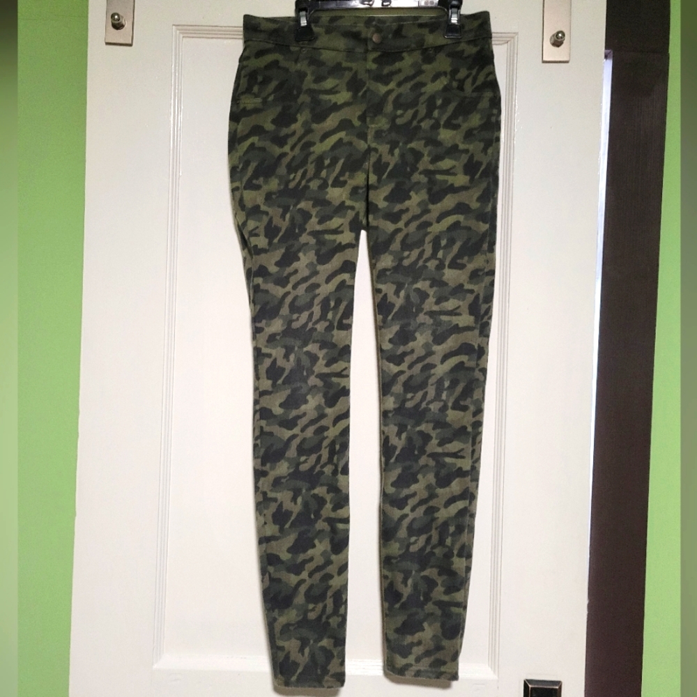 Hue Camouflage Green Leggings Sz Medium